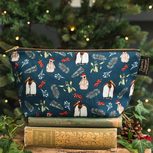 Christmas Penguins (Noir) Washbag