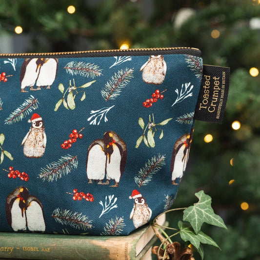 Christmas Penguins (Noir) Washbag